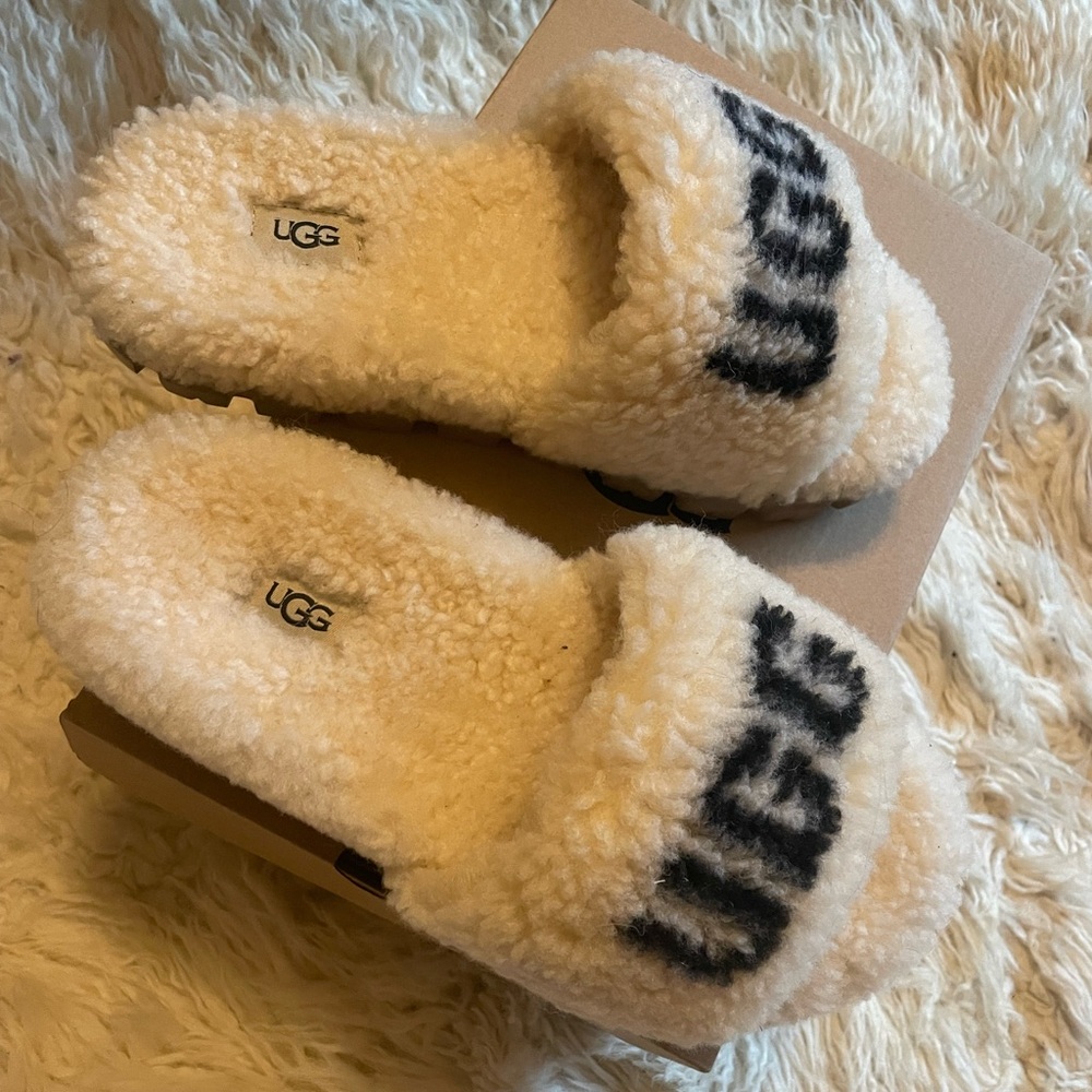 UGG Cozetta Slides